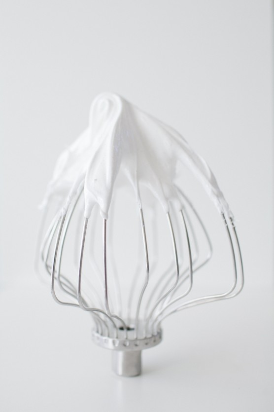 Snowflake Meringues // notwithoutsalt.com